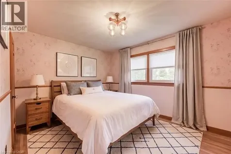 104 Elgin Crescent Waterloo ON N2J 2S2