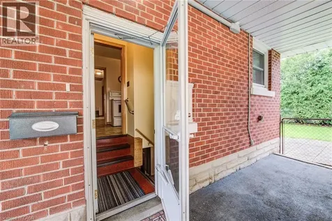 104 Elgin Crescent Waterloo ON N2J 2S2