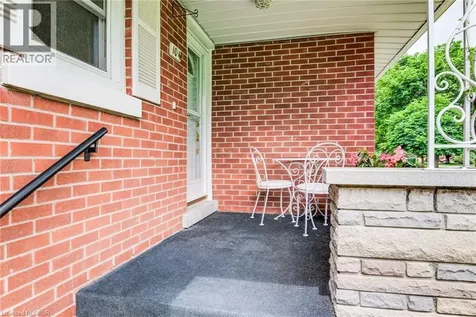 104 Elgin Crescent Waterloo ON N2J 2S2
