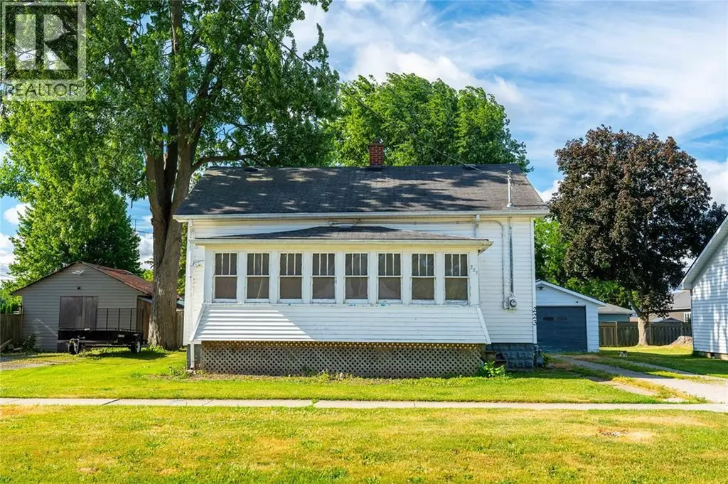 223 King Street Wallaceburg ON N8A 1H4