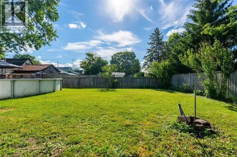 223 King Street Wallaceburg ON N8A 1H4