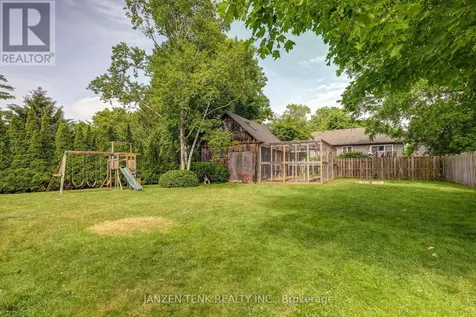 17 St Andrew Street Aylmer ON N5H 2M9