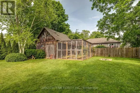 17 St Andrew Street Aylmer ON N5H 2M9