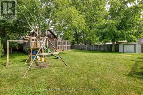 17 St Andrew Street Aylmer ON N5H 2M9