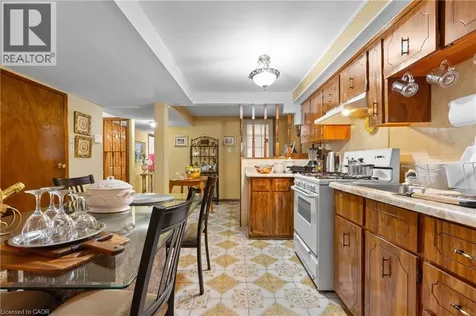 202 Ray Street North Hamilton ON L8R 2Y2