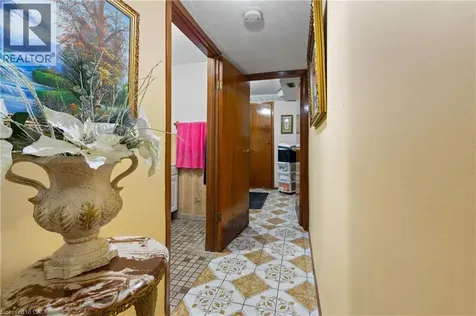202 Ray Street North Hamilton ON L8R 2Y2