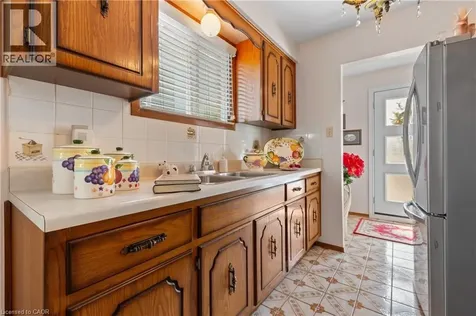 202 Ray Street North Hamilton ON L8R 2Y2