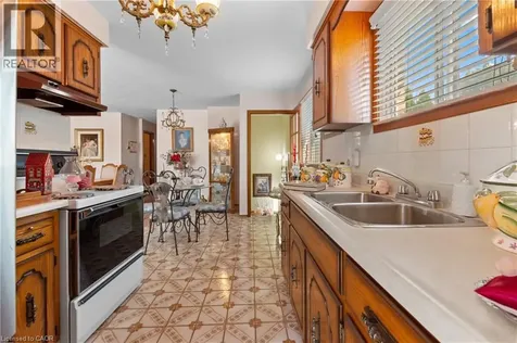 202 Ray Street North Hamilton ON L8R 2Y2