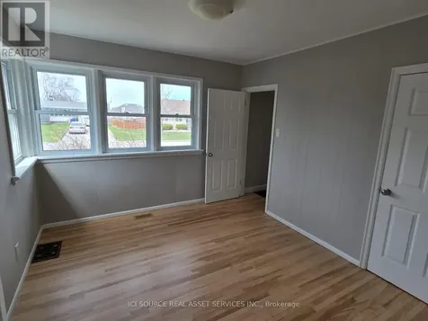 30 Sunnycrest Drive Ottawa ON K2E 5Y2