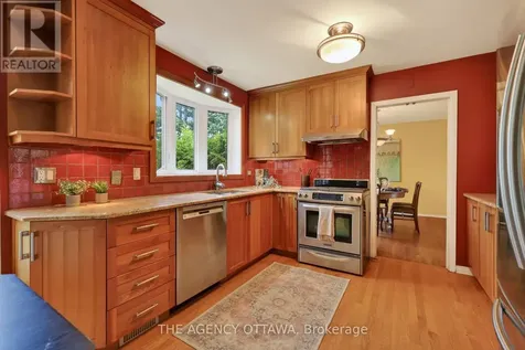 1681 Amberdale Crescent Ottawa ON K1H 7B2