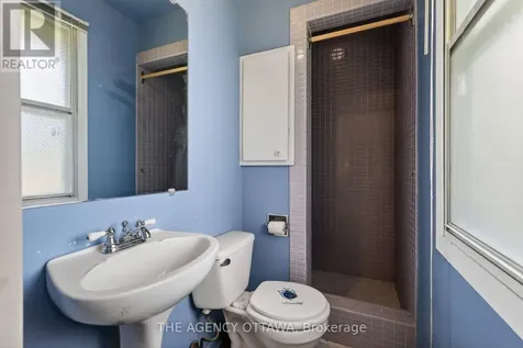 1681 Amberdale Crescent Ottawa ON K1H 7B2