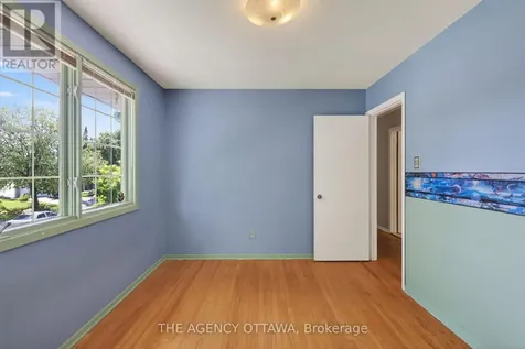 1681 Amberdale Crescent Ottawa ON K1H 7B2