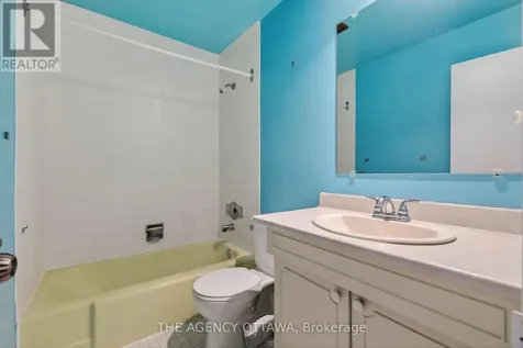1681 Amberdale Crescent Ottawa ON K1H 7B2