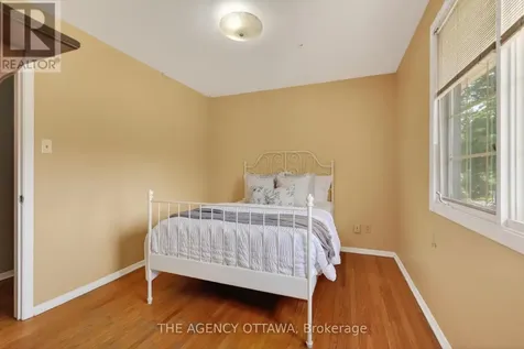 1681 Amberdale Crescent Ottawa ON K1H 7B2
