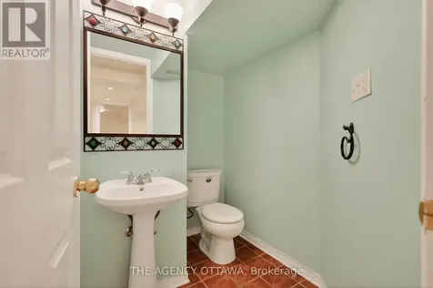 1681 Amberdale Crescent Ottawa ON K1H 7B2