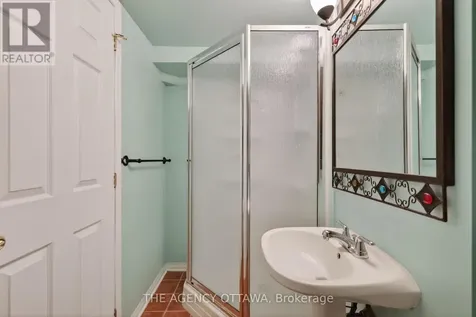 1681 Amberdale Crescent Ottawa ON K1H 7B2