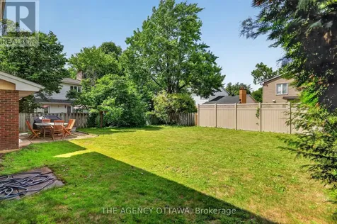 1681 Amberdale Crescent Ottawa ON K1H 7B2
