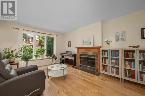 14 Inwood Drive Ottawa ON K2M 1Z5