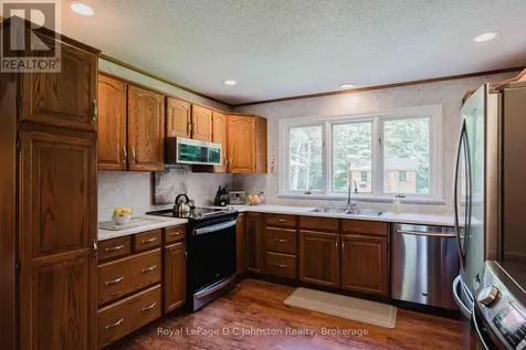 471 Eckford Avenue Saugeen Shores ON N0H 2L0