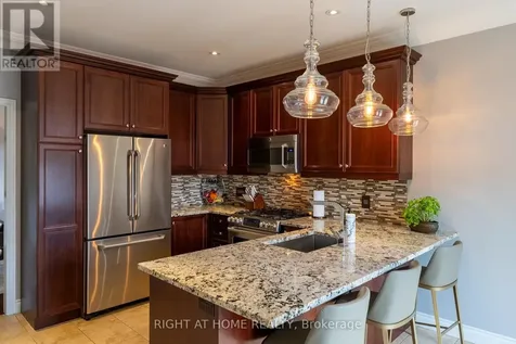 1660 Moyer Avenue Innisfil (alcona) ON L9S 1S8