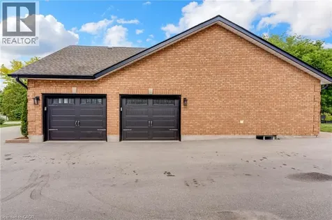 11 Highgrove Court Cambridge ON N3H 4R8