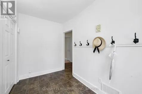 7 Dundas Street West Erin ON N0B 1T0