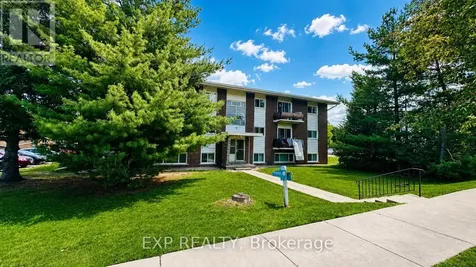 428 Barrie Place Waterloo ON N2L 3Z7