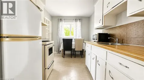 428 Barrie Place Waterloo ON N2L 3Z7