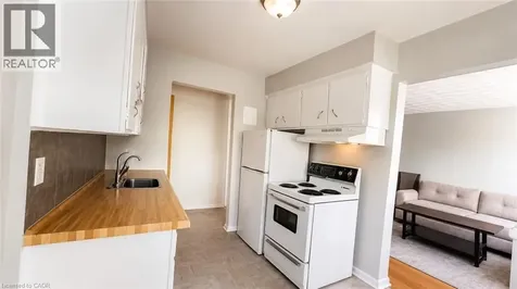 428 Barrie Place Waterloo ON N2L 3Z7