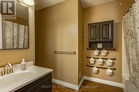 119 Timcourt Drive Tiny ON L9M 0B9