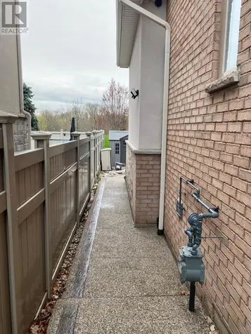 137 Spring Azure Crescent Oakville (br Bronte) ON L6L 6V8