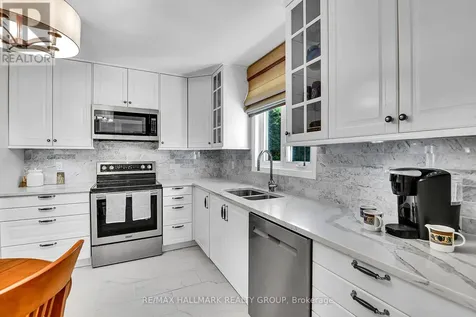 716 Levac Drive Ottawa ON K4A 2R2
