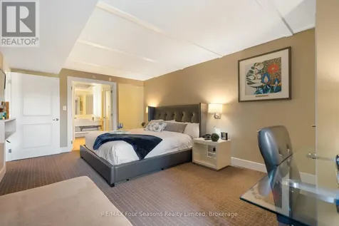 9 Harbour Street East Collingwood ON L9Y 5C5