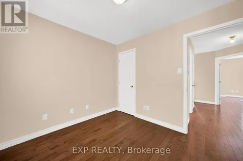 43 Trump Avenue Ottawa ON K2C 4A4