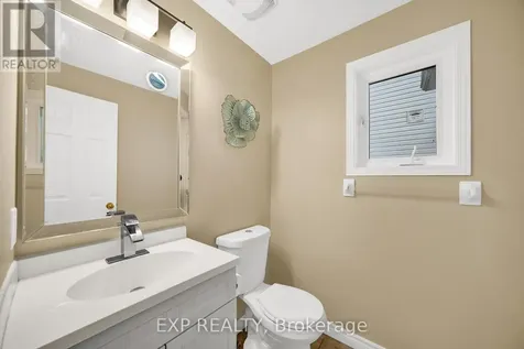 43 Trump Avenue Ottawa ON K2C 4A4