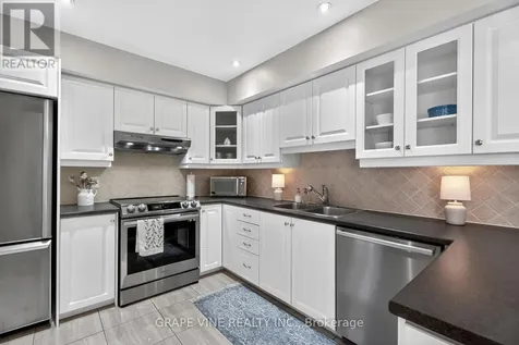 21 Fieldberry Private Ottawa ON K2J 5E8