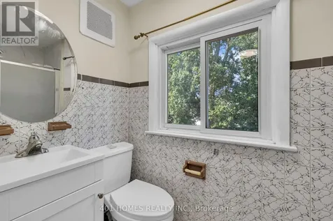3711 Dandurand Boulevard Windsor ON N9E 2G4