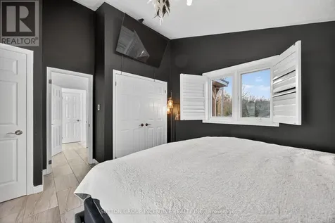 211 Moon Point Drive Oro-medonte ON L3V 6H1