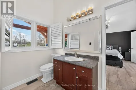 211 Moon Point Drive Oro-medonte ON L3V 6H1