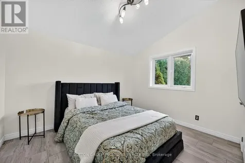 211 Moon Point Drive Oro-medonte ON L3V 6H1