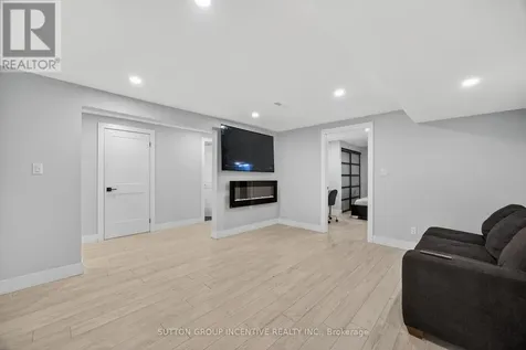 211 Moon Point Drive Oro-medonte ON L3V 6H1