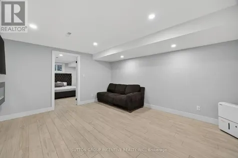 211 Moon Point Drive Oro-medonte ON L3V 6H1