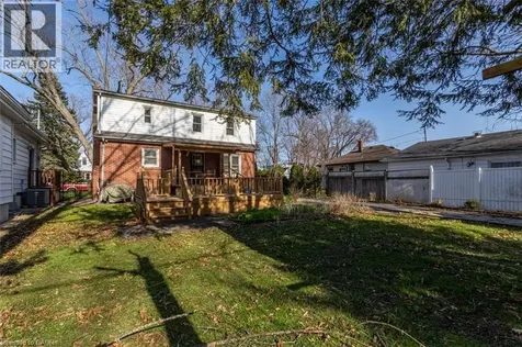 17 Thorndale Street North Hamilton ON L8S 3K5
