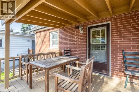 17 Thorndale Street North Hamilton ON L8S 3K5