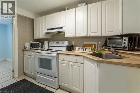 17 Thorndale Street North Hamilton ON L8S 3K5