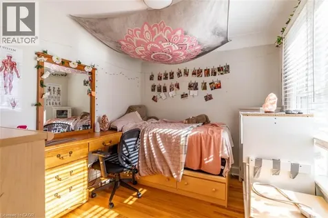 17 Thorndale Street North Hamilton ON L8S 3K5
