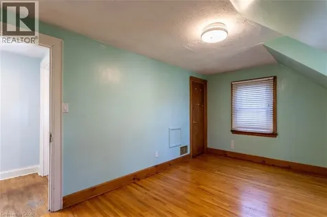 17 Thorndale Street North Hamilton ON L8S 3K5