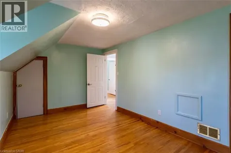 17 Thorndale Street North Hamilton ON L8S 3K5