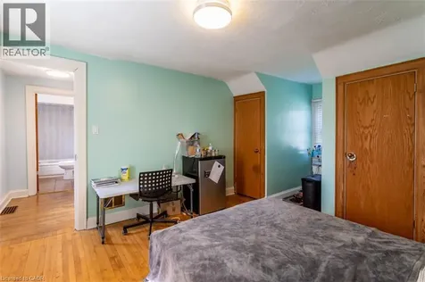 17 Thorndale Street North Hamilton ON L8S 3K5
