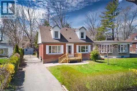 17 Thorndale Street North Hamilton ON L8S 3K5